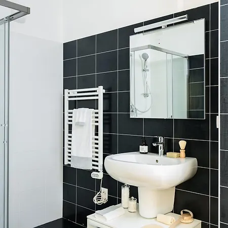 Joivy Sunny 1-bed Flat With Balcony