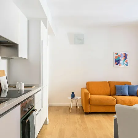 Joivy Sunny 1-bed Flat With Balcony Апартаменты