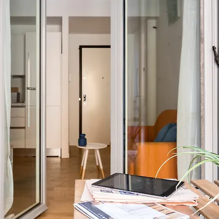 Апартаменты Joivy Sunny 1-bed Flat With Balcony *